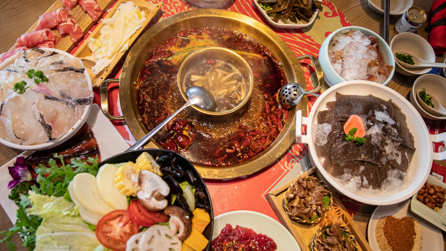 Lẩu nước dùng đậm đà hương vị của vùng Tứ Xuyên