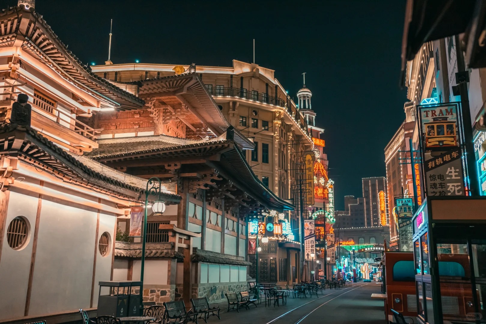 Phim trường nơi này vô cùng rộng lớn và đủ các thể loại