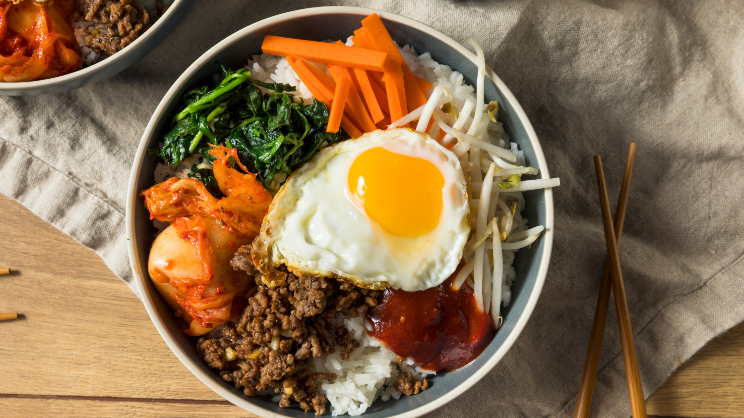 Bibimbap là một trong những món ăn dễ ăn và gần gũi với mọi tín đồ mê đồ Hàn